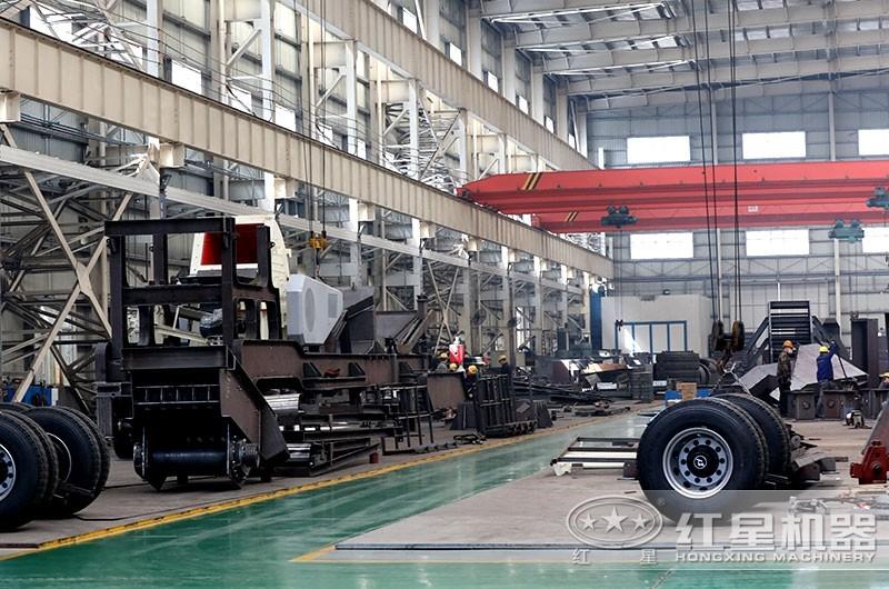 可流動(dòng)的全自動(dòng)錘式粉碎機(jī)車間生產(chǎn)，工匠精神，性能優(yōu)良